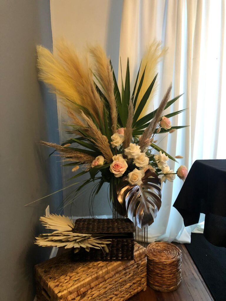 Romantic floral décor for intimate events