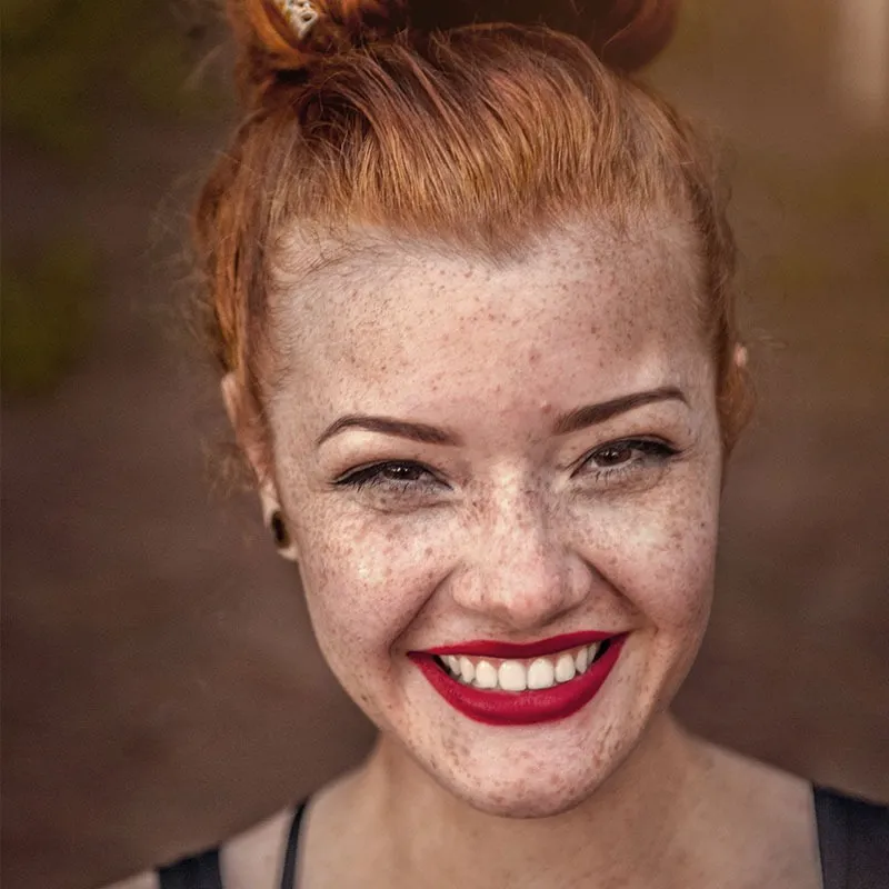 Floral detail specialist arranging wedding flowers and décor