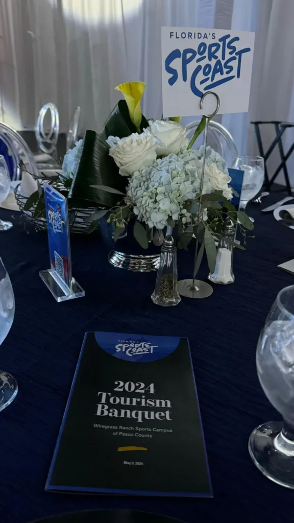 Floral table styling for luxury tourism banquet